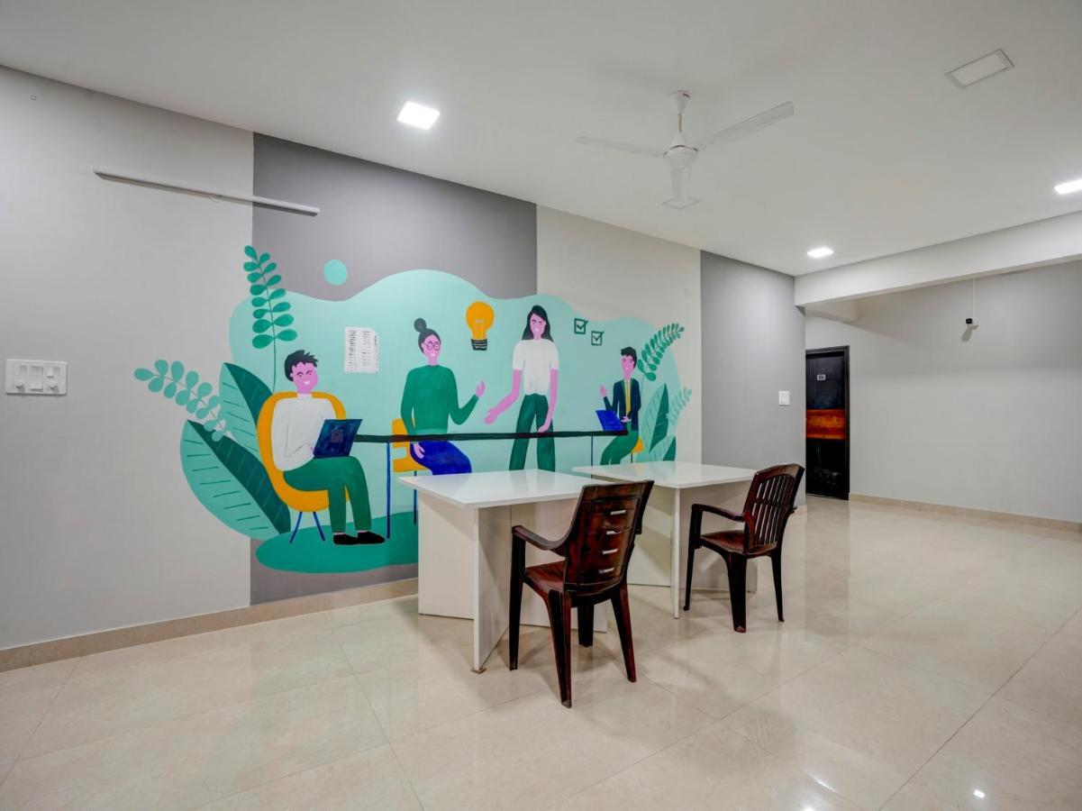 Spot On Helloworld Castle Prague Bangalore Esterno foto