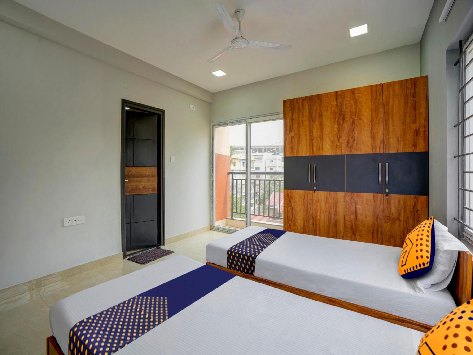 Spot On Helloworld Castle Prague Bangalore Esterno foto