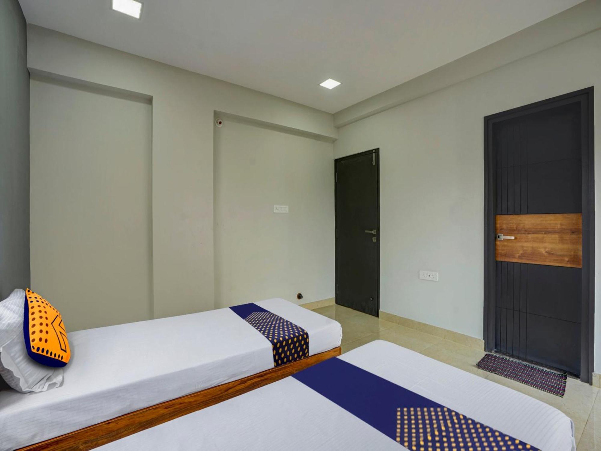 Spot On Helloworld Castle Prague Bangalore Esterno foto